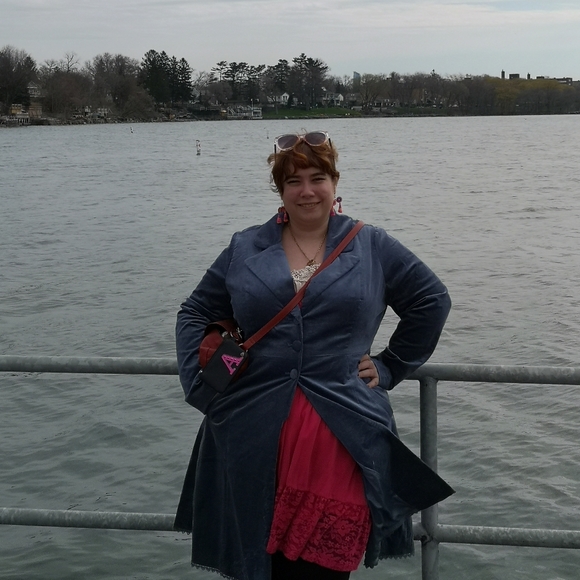 Meet your Posher, Anika - Picture 2 of 4